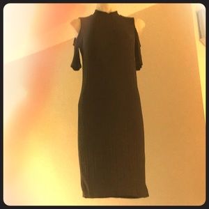 Olive shoulder cut out half sleeve dress